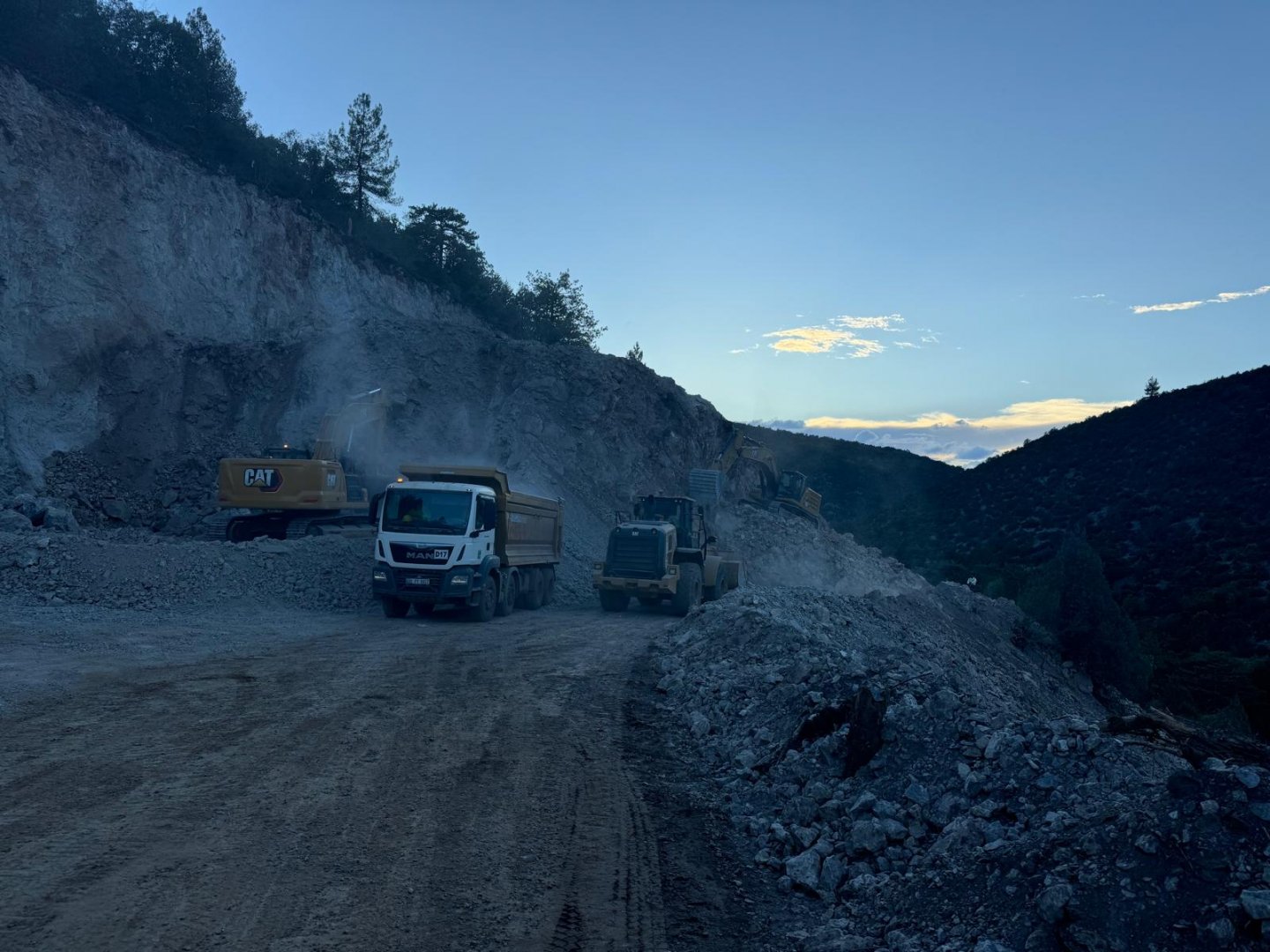 Zenit Madencilik Örencik - Gılmanlar Yolu Yapımı